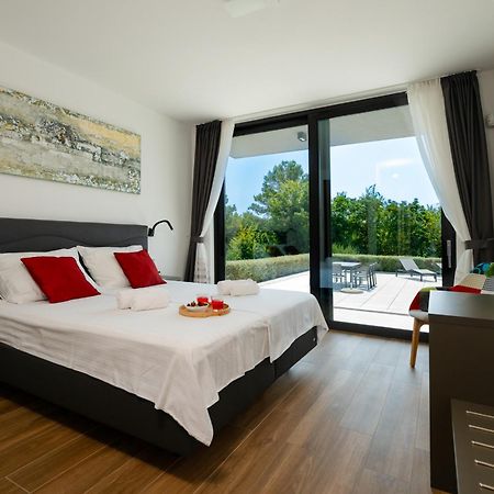 Martincic Residence - 5 Stars Luxury With Pool Heating On 4000M2 Rakalj Esterno foto